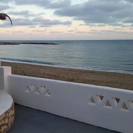Seafront Getaway-a Step Away To The Sea Gasthof Skyros
