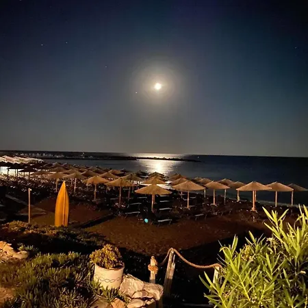 Seafront Getaway-a Step Away To The Sea Gasthof *
